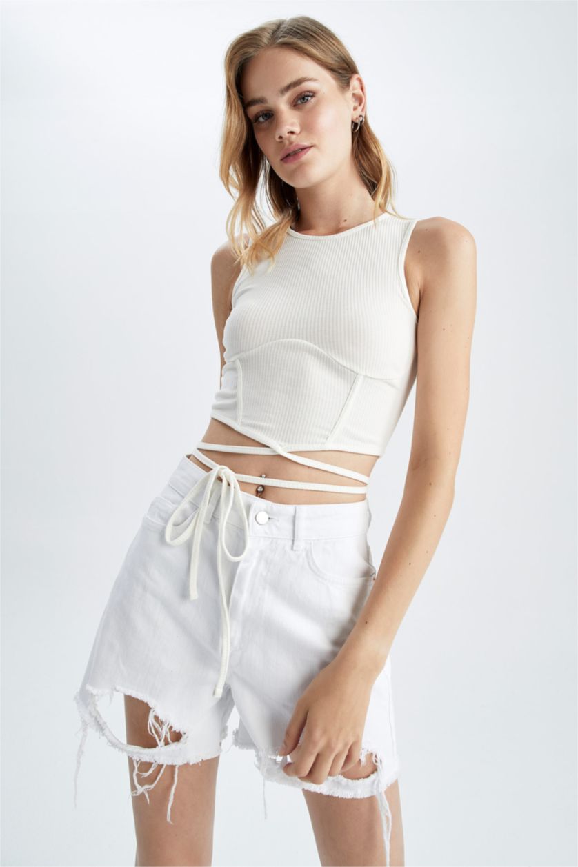 Kadın Kırık Beyaz Fitted Belden Bağlama ve Korse Detaylı Kaşkorse Crop Top