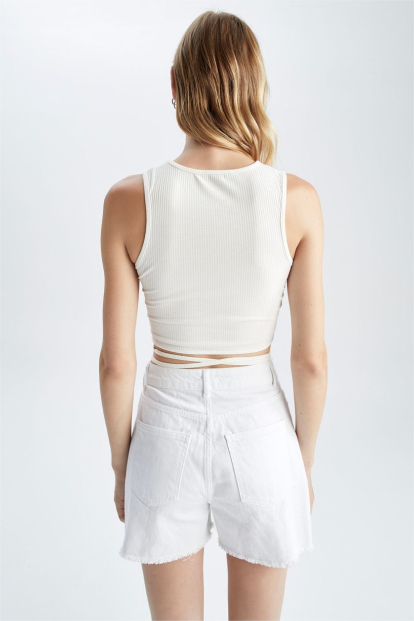 Kadın Kırık Beyaz Fitted Belden Bağlama ve Korse Detaylı Kaşkorse Crop Top