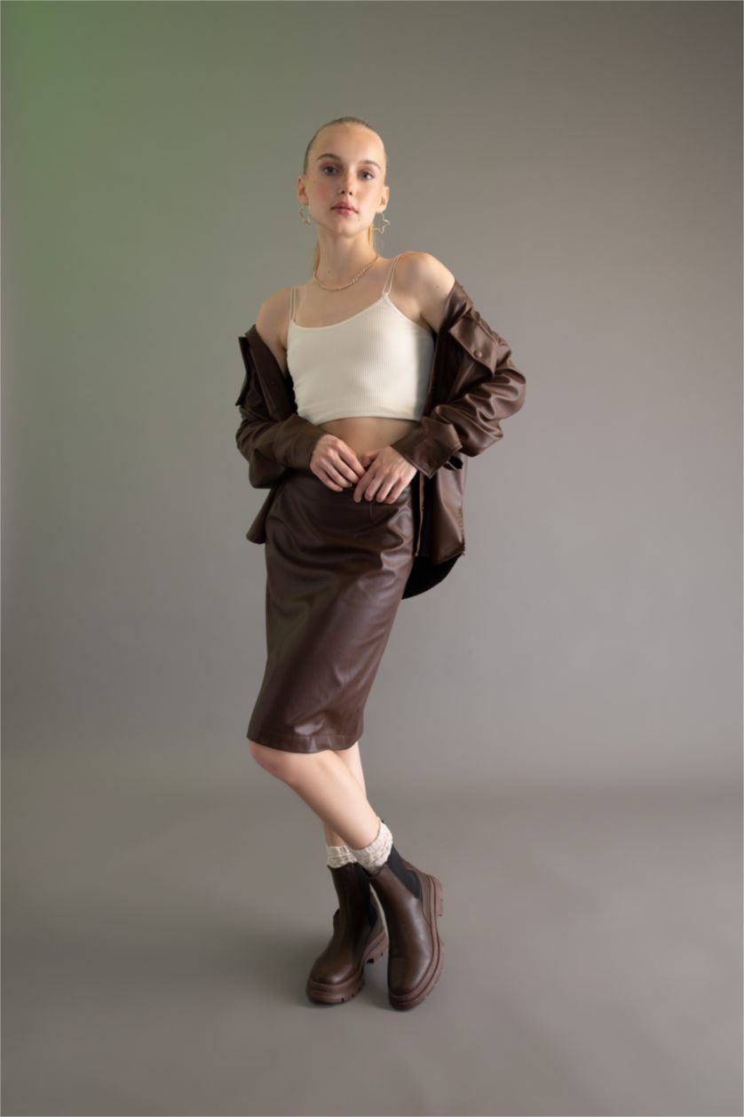 نساء بني تنورة ميدي جلد صناعي بخصر عادي