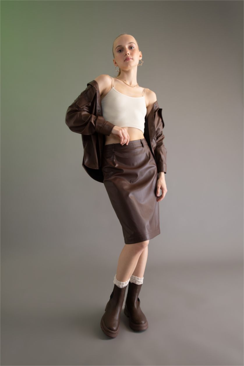 نساء بني تنورة ميدي جلد صناعي بخصر عادي