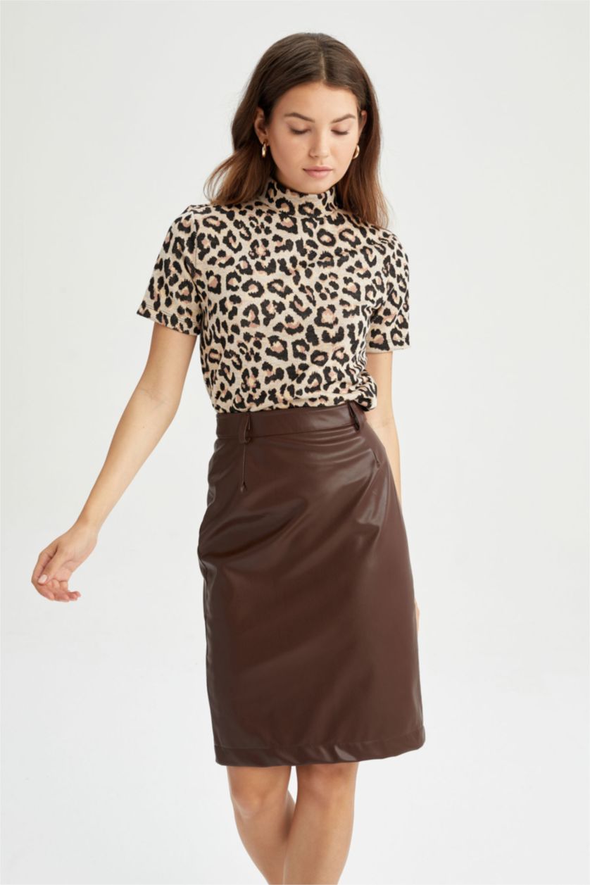 نساء بني تنورة ميدي جلد صناعي بخصر عادي