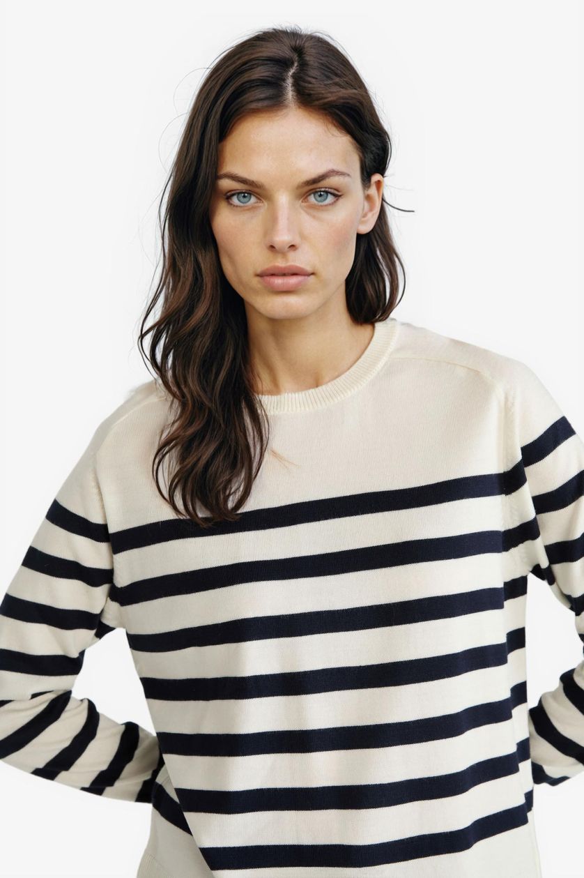 حريمي بيج فاتح بلوفر مخطط قصة عادية برقبة مستديرة