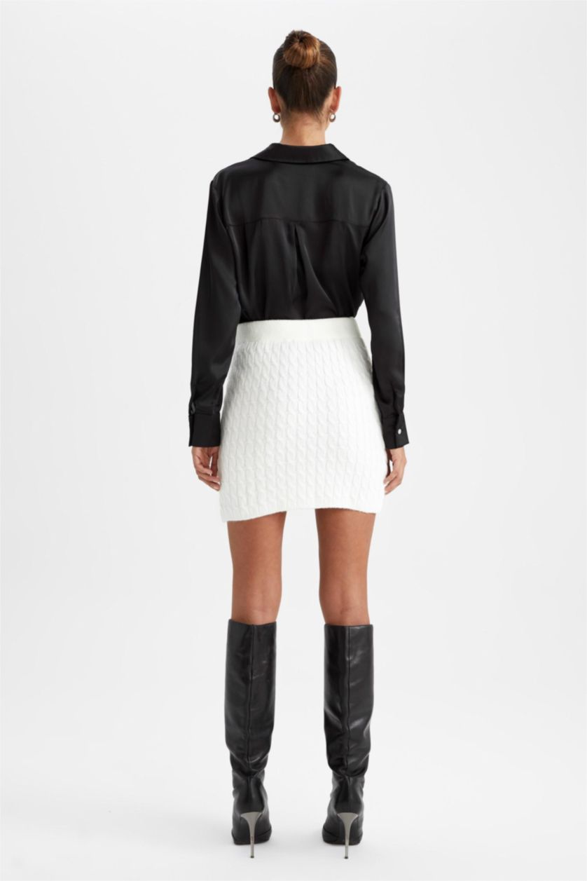 FEMME Écru Mini Jupe en tricot avec boutons en pierres