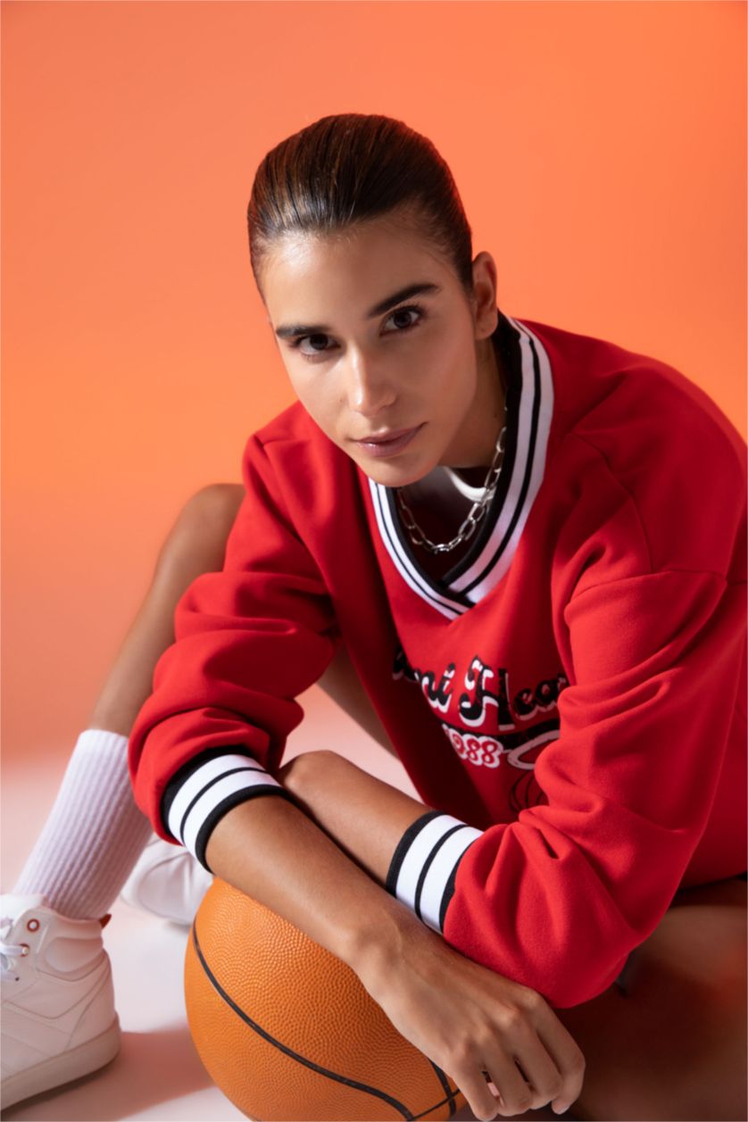 WOMAN Red DeFactoFit NBA Miami Heat Oversize Fit V-Neck Sweatshirt