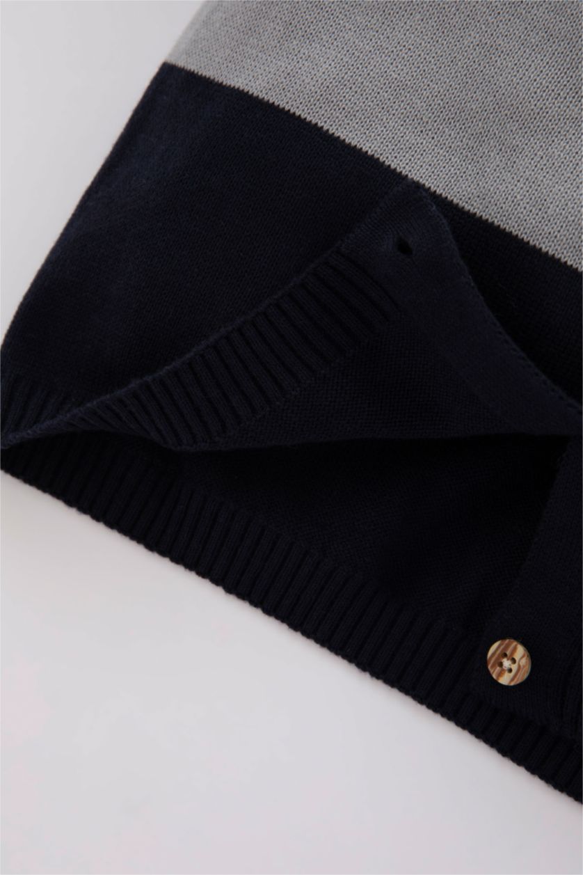 طفل صغير اللون الرملي سويتر تريكو بقصة عادية وياقة مستديرة