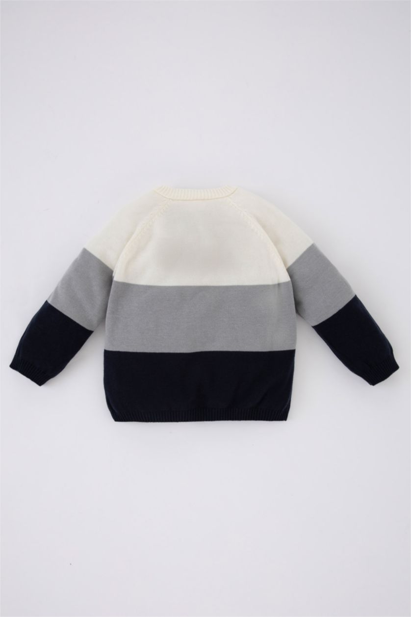 طفل صغير اللون الرملي سويتر تريكو بقصة عادية وياقة مستديرة