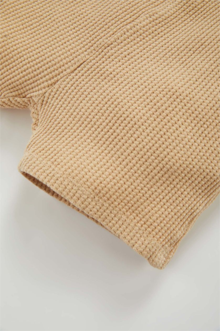 BÉBÉ GARÇON Beige Short en waffle à bretelles ajustables pour bébé garçon