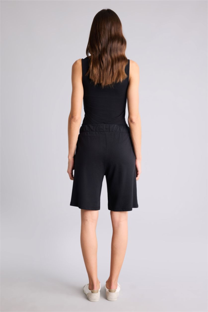 Әйелдерге қара негізгі Бермуда