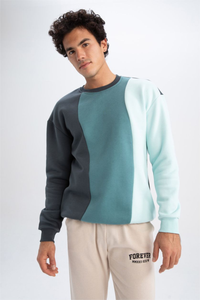 MAN Dark Green Boxy Fit Sweatshirt