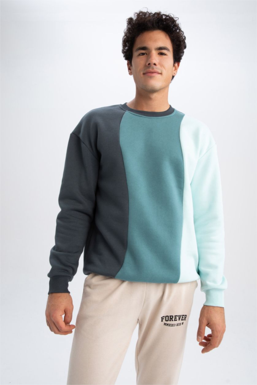 MAN Dark Green Boxy Fit Sweatshirt