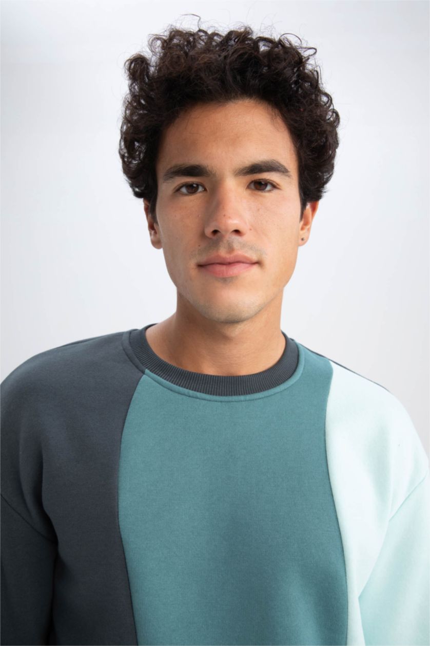 MAN Dark Green Boxy Fit Sweatshirt