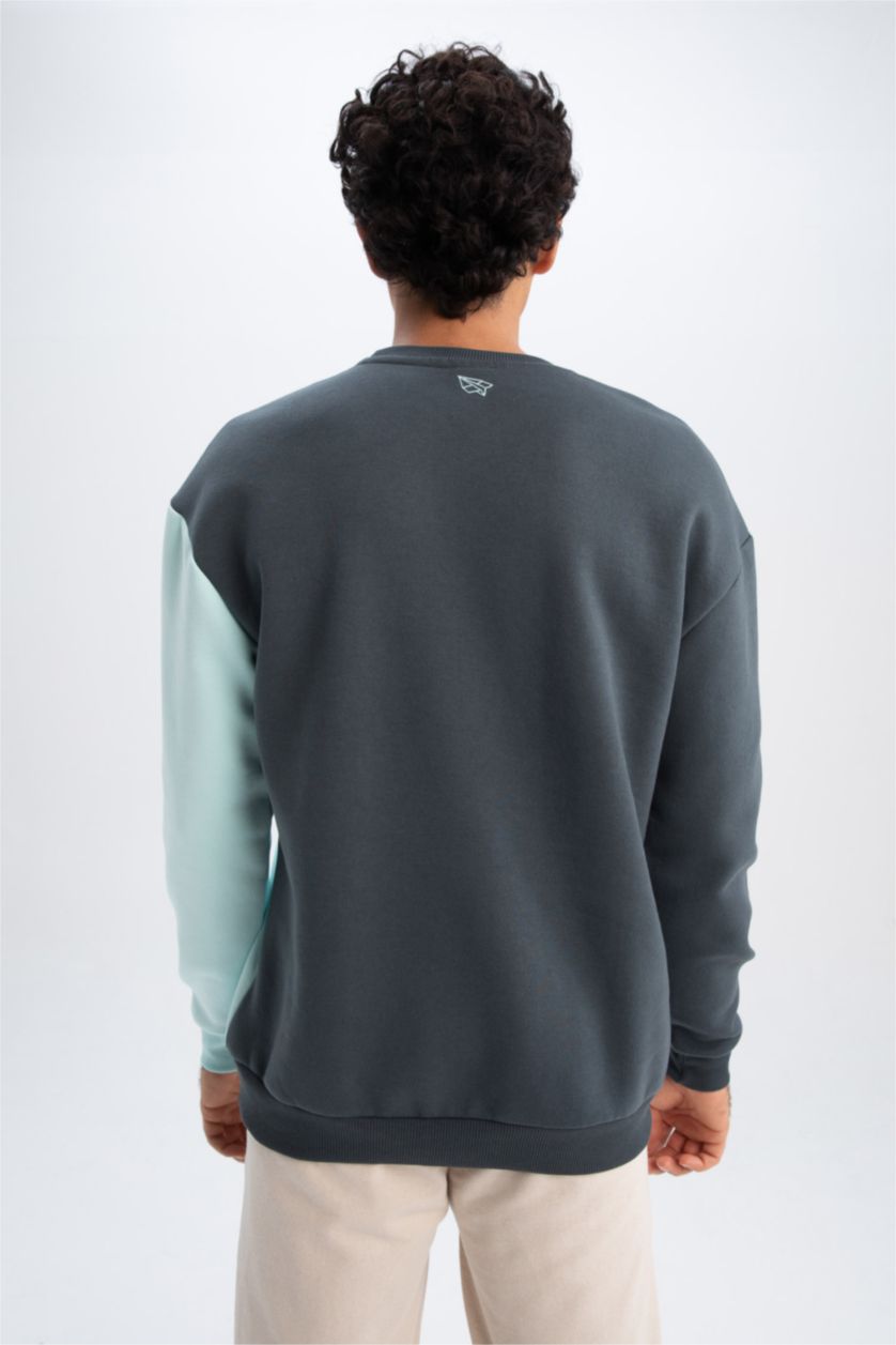 MAN Dark Green Boxy Fit Sweatshirt