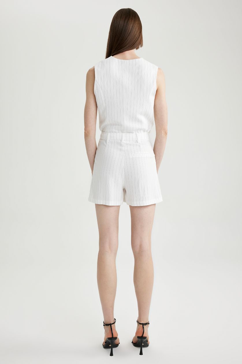 حريمي أبيض شورت وايد ليج بخصر عالي