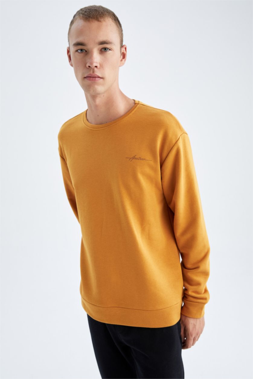 رجالي أصفر سويت شيرت مطبوع قصة عادية برقبة مستديرة