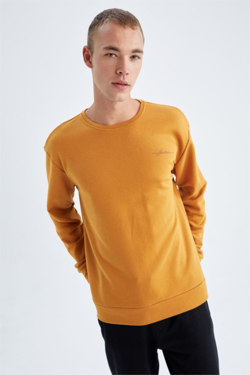 رجالي أصفر سويت شيرت مطبوع قصة عادية برقبة مستديرة