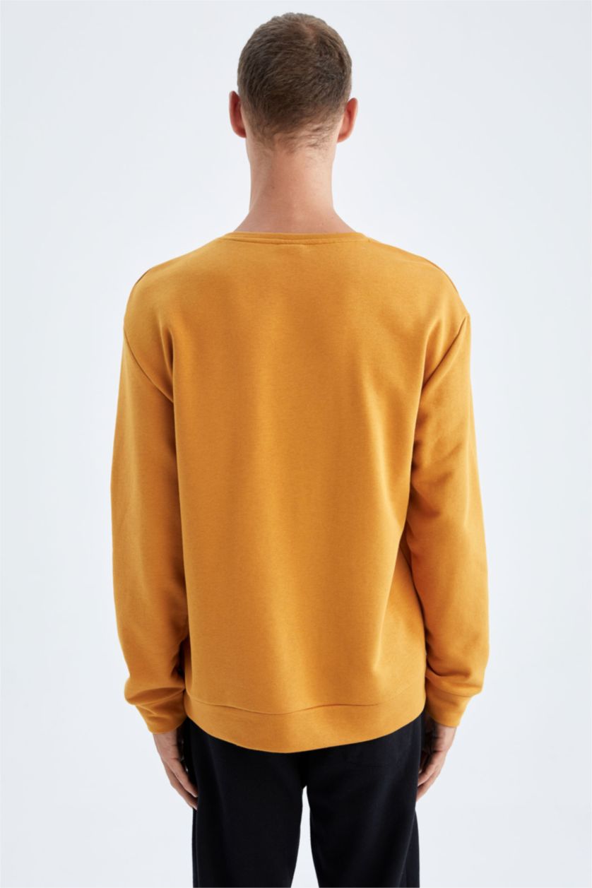 رجالي أصفر سويت شيرت مطبوع قصة عادية برقبة مستديرة