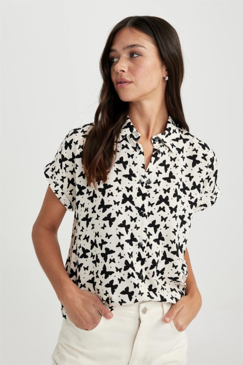 FEMME Beige Chemise à manches courtes imprimée à coupe régulière