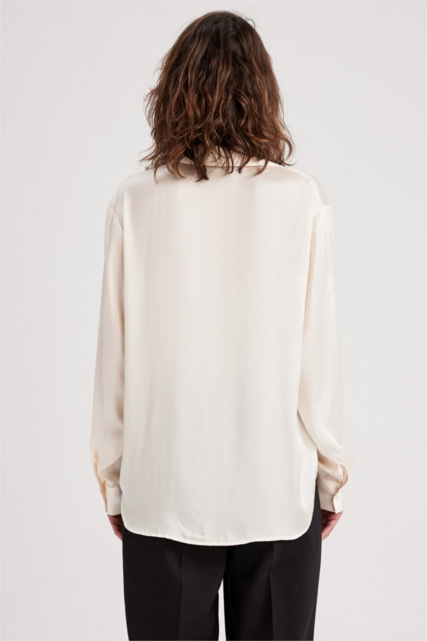 نساء بيج فاتح قميص ردن طويل ستان بقصة عادية بياخة قميص