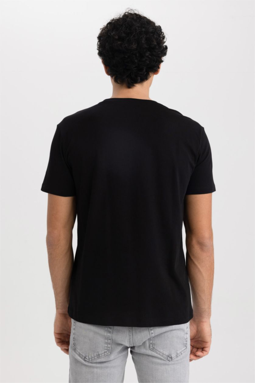 رجال أسود تي شيرت مطبوع قصة ضيقة بياقة مستديرة