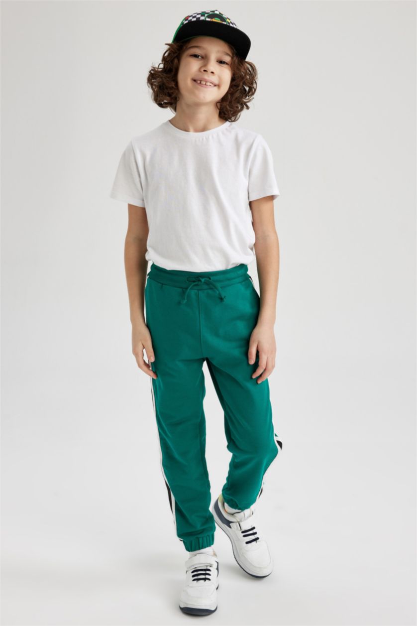 أولاد أخضر بنطلون سويت بانتس ولادي قصة عادية