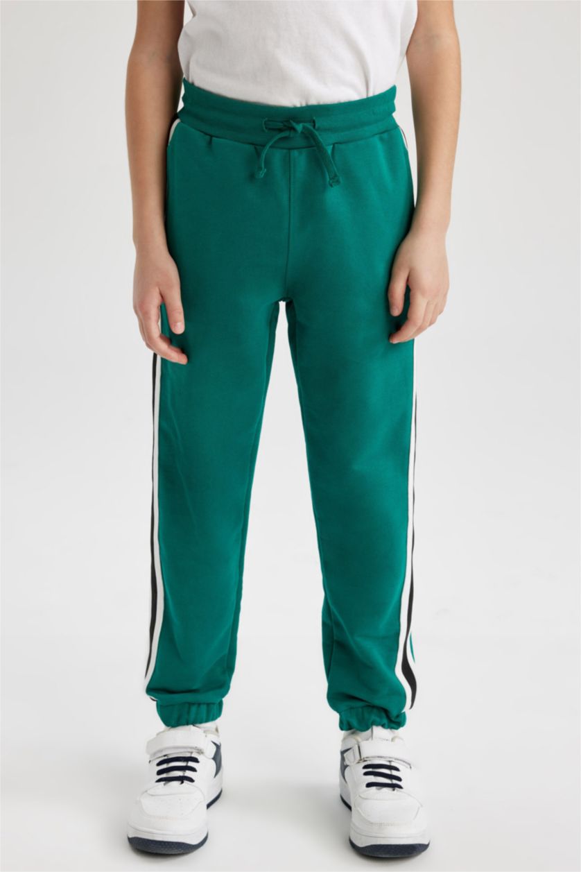 أولاد أخضر بنطلون سويت بانتس ولادي قصة عادية