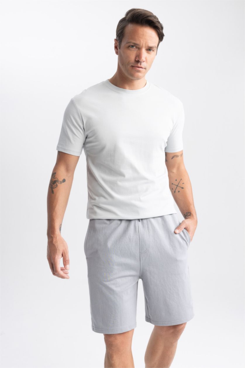 HOMME Gris Short basique à coupe régulière