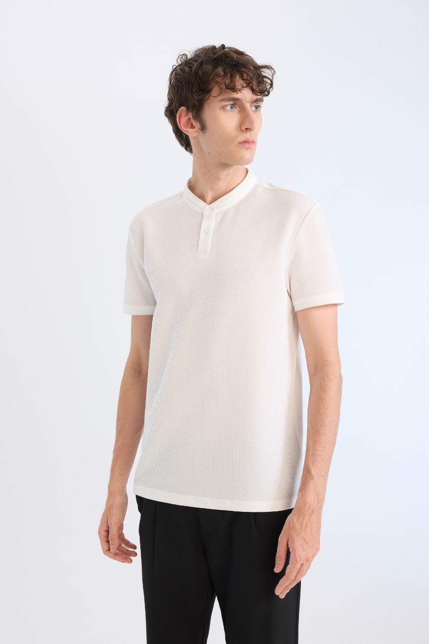 رجالي اوف وايت تي شيرت بولو مودرن فيت بياقة عالية