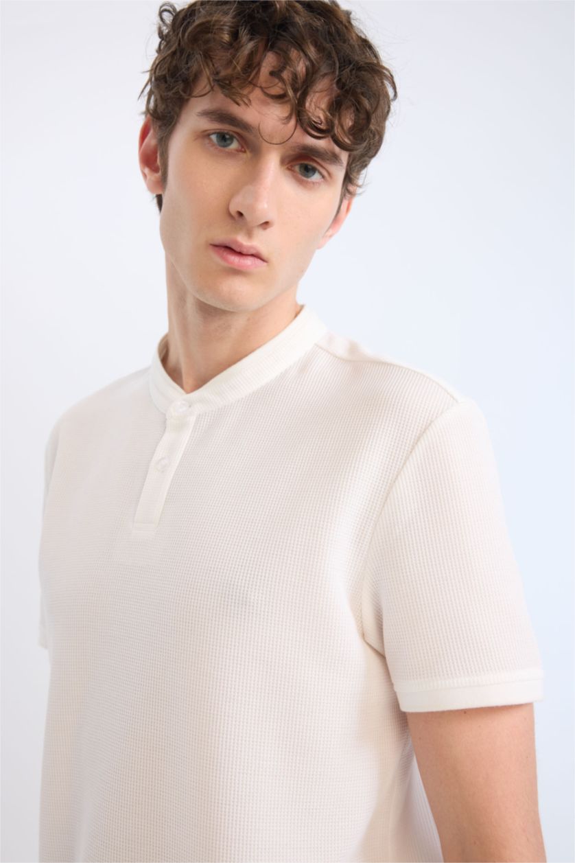 رجالي اوف وايت تي شيرت بولو مودرن فيت بياقة عالية