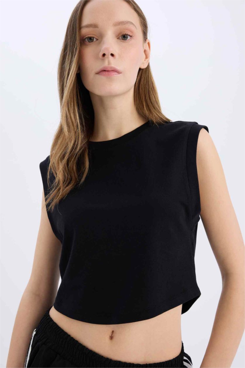 Woman Black Loose Fit Sleeveless T-Shirt