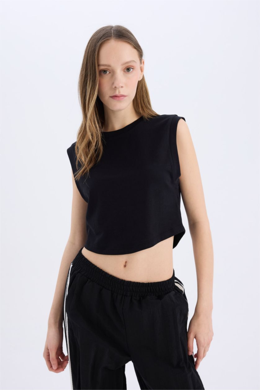 Woman Black Loose Fit Sleeveless T-Shirt