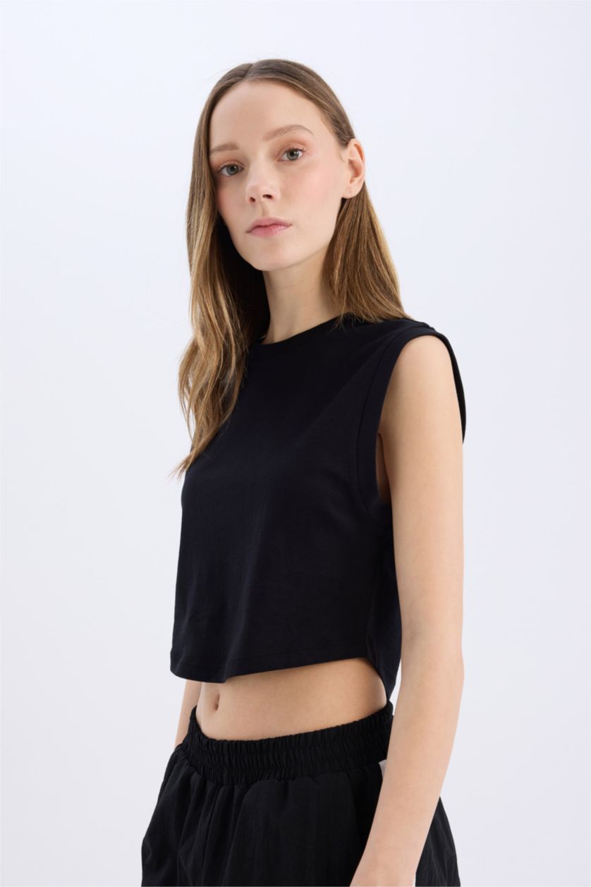 Woman Black Loose Fit Sleeveless T-Shirt