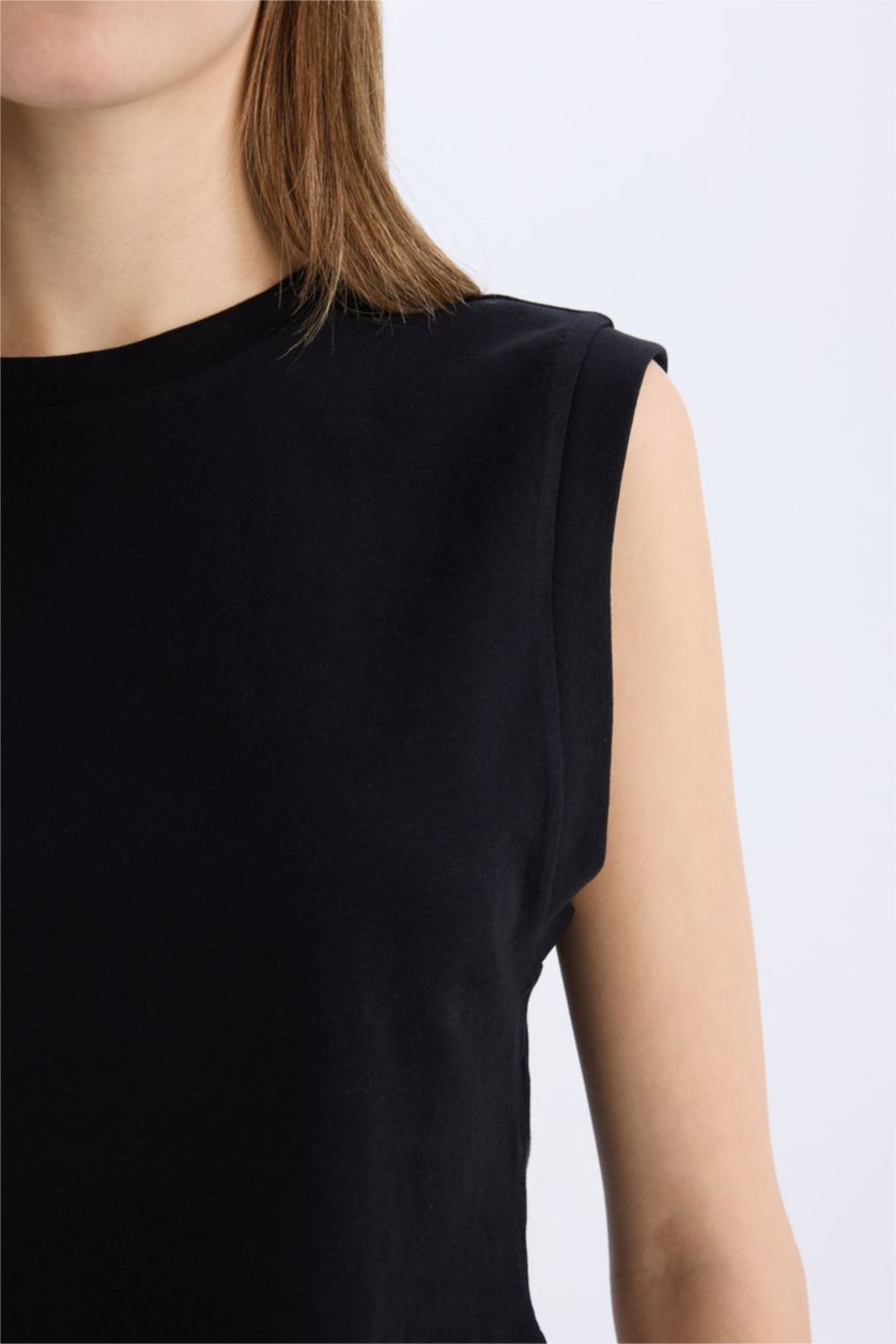 Woman Black Loose Fit Sleeveless T-Shirt