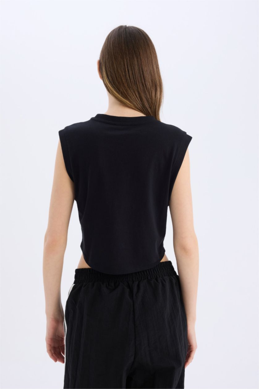 Woman Black Loose Fit Sleeveless T-Shirt