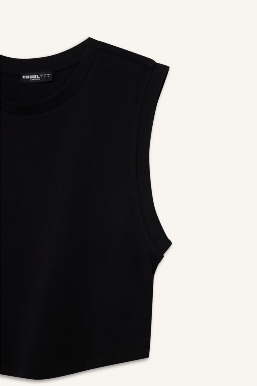 Woman Black Loose Fit Sleeveless T-Shirt