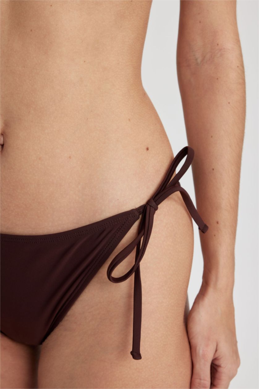 نساء بني Bikini Bottom