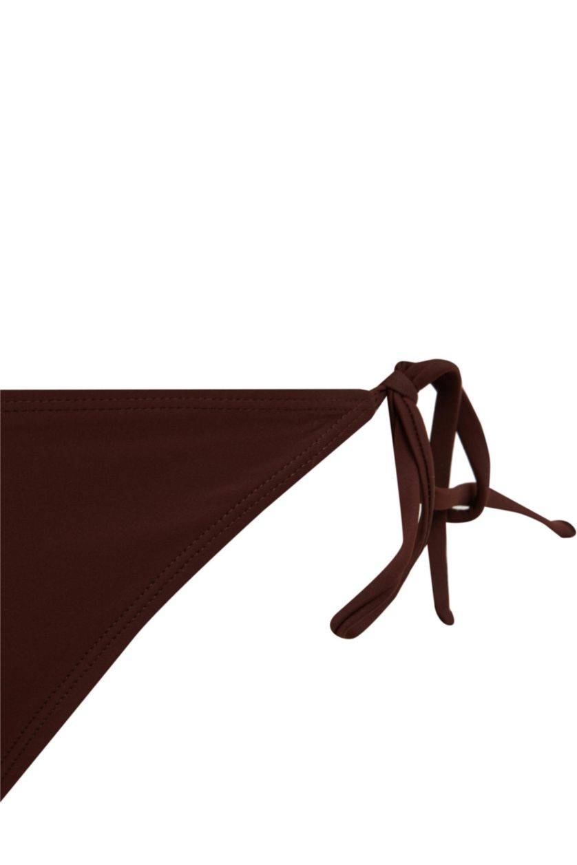 نساء بني Bikini Bottom