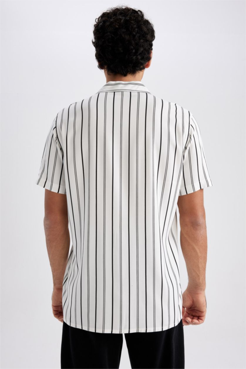 رجالي بيج فاتح قميص فيسكوز مخطط قصة عادية