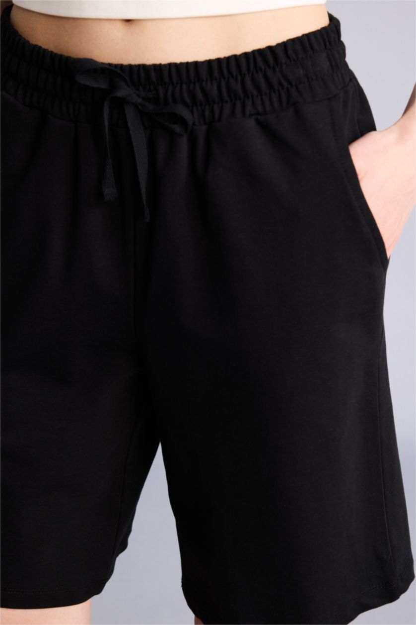 Kadın Siyah Regular Fit Bermuda Şort