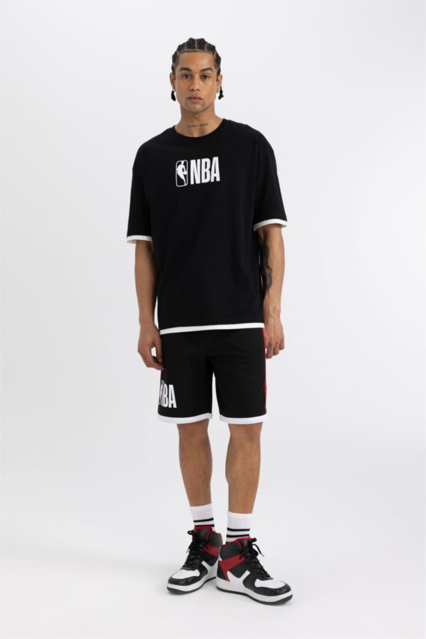 Erkek Siyah DeFactoFit NBA Wordmark Oversize Geniş Kalıp Bisiklet Yaka Kısa Kollu Tişört