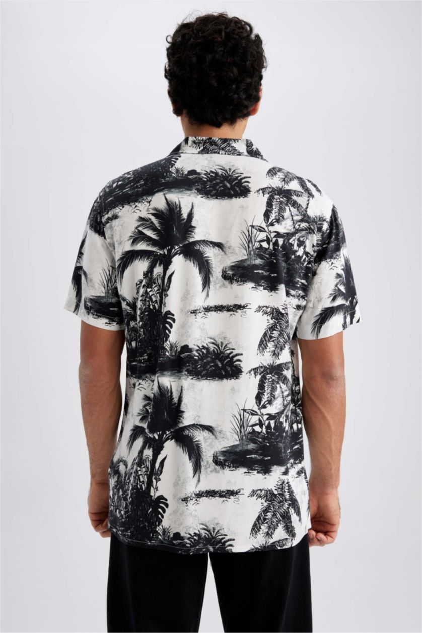 Erkek Beyaz Regular Fıt Apaş Yaka Baskılı Viskon Kısa Kollu Gömlek