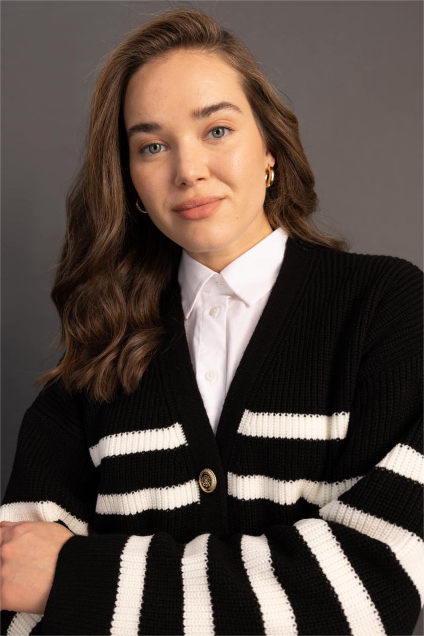 Woman Black Regular Fit Cardigan