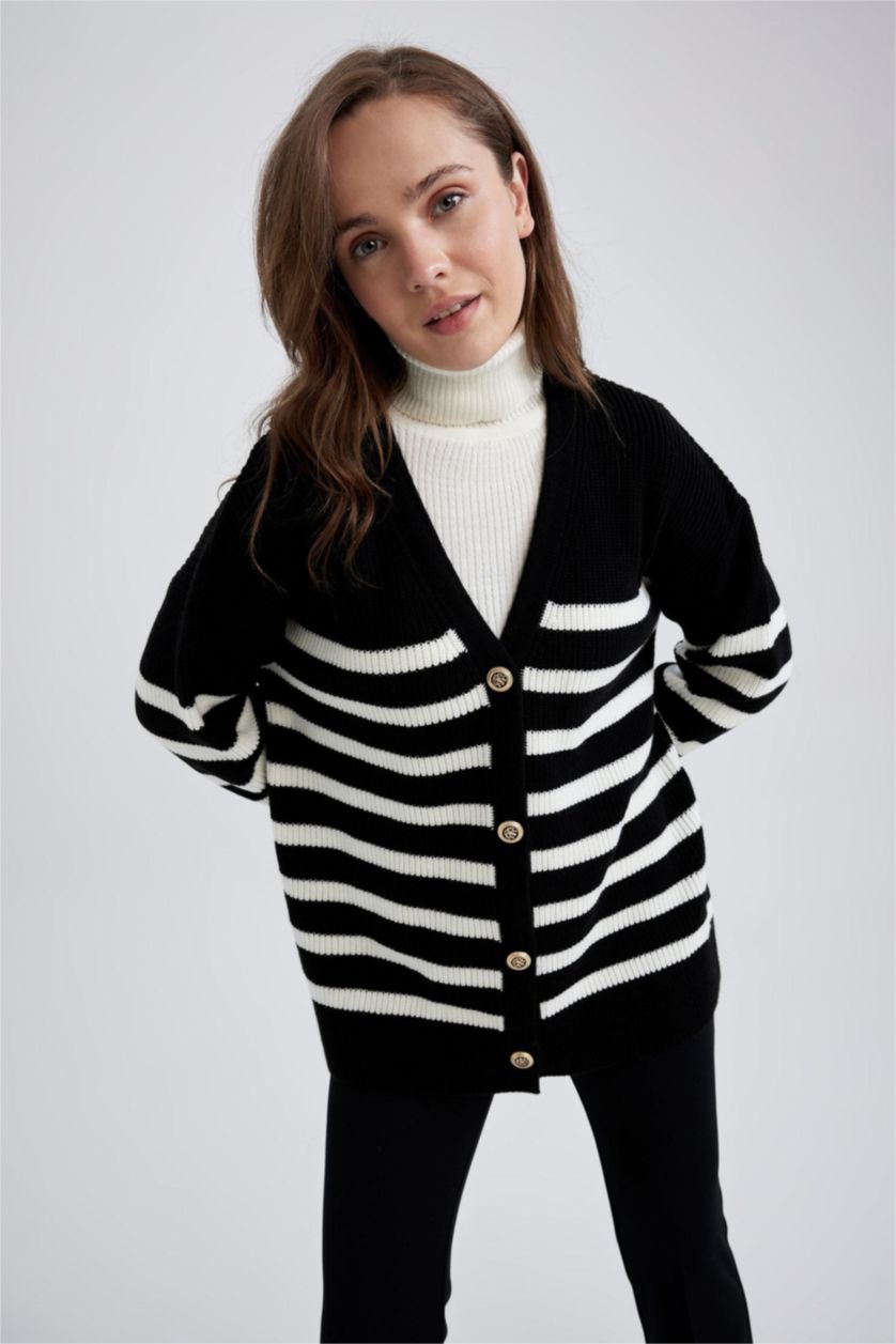 Woman Black Regular Fit Cardigan