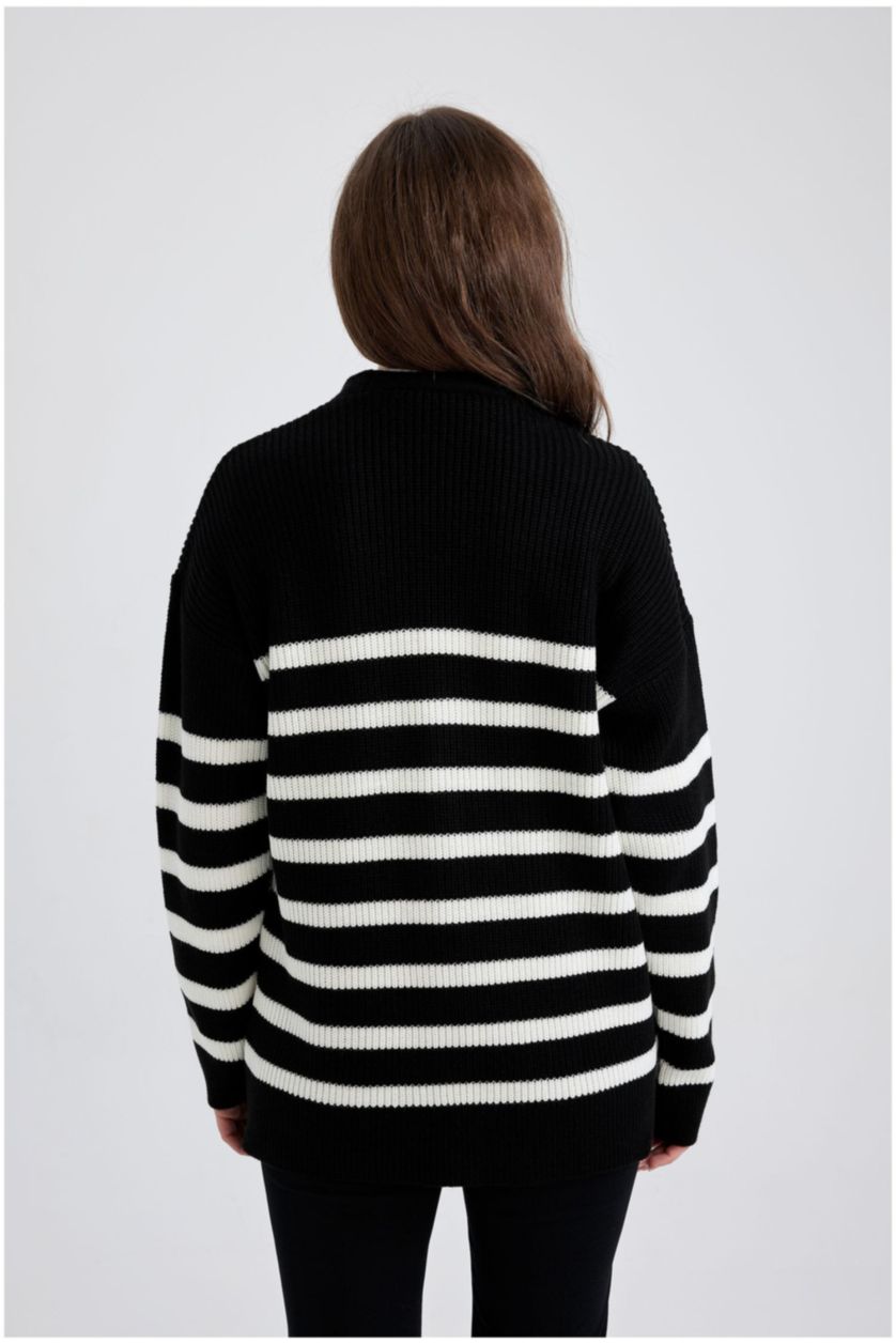 Woman Black Regular Fit Cardigan