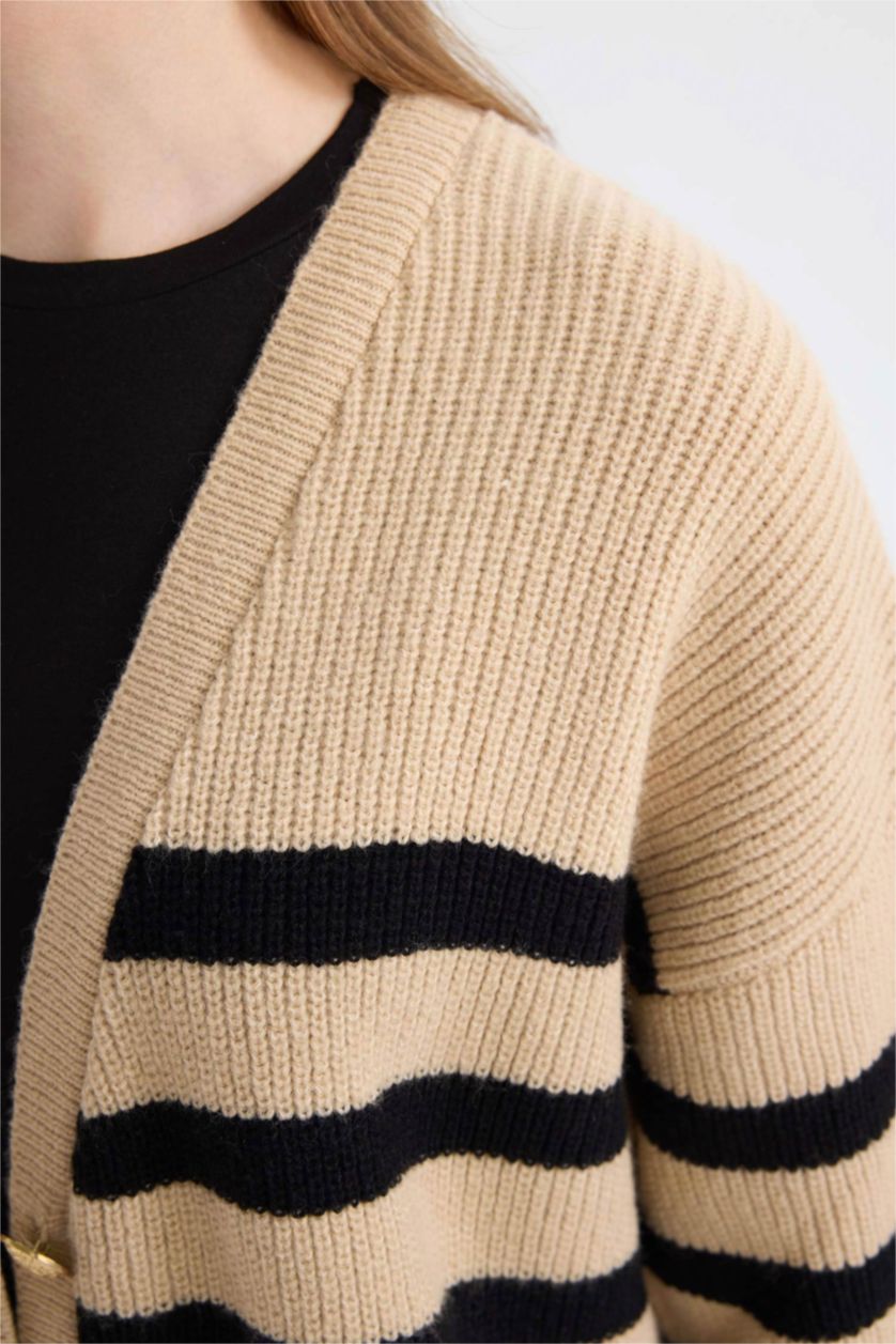 FEMME Beige Clair Cardigan rayé à coupe régulière et col V