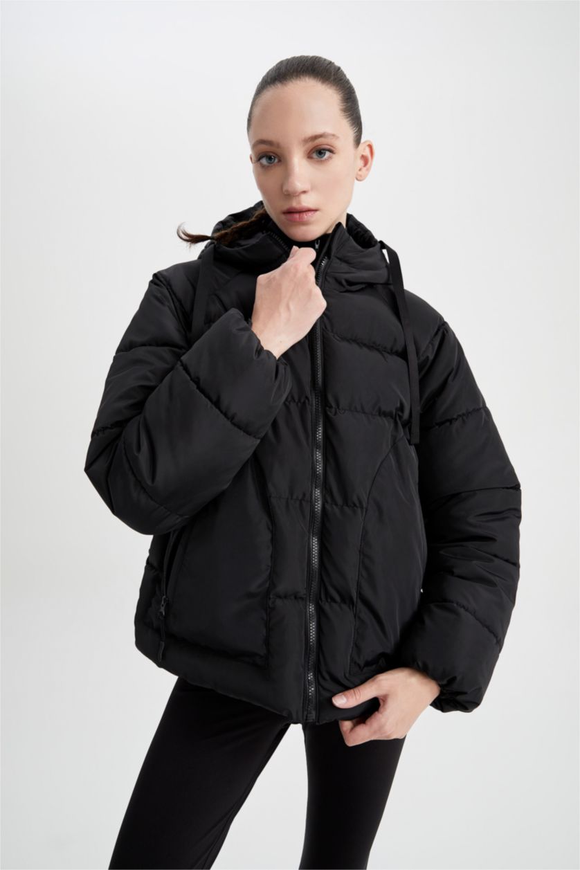 Kadın Siyah Su İtici Rüzgar Geçirmez DeFactoFit Kapüşonlu Crop Şişme Mont