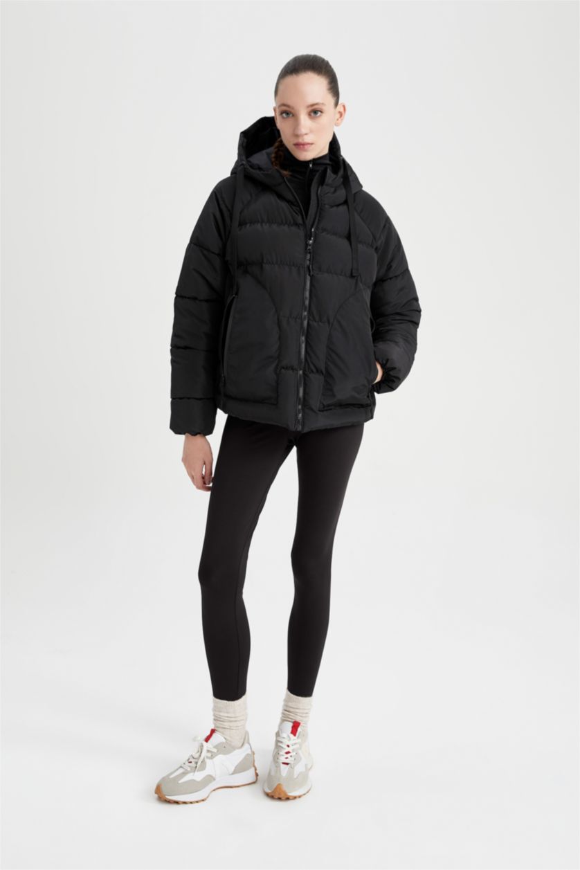 Kadın Siyah Su İtici Rüzgar Geçirmez DeFactoFit Kapüşonlu Crop Şişme Mont