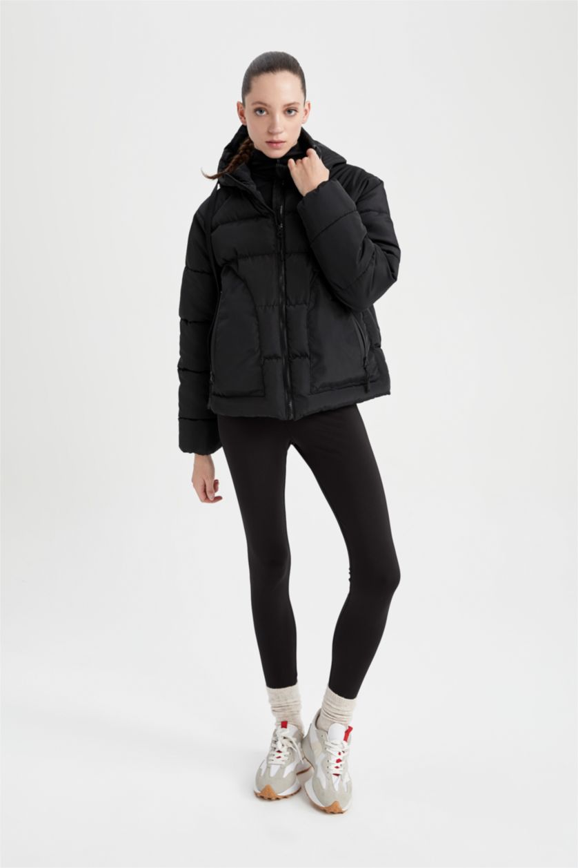 Kadın Siyah Su İtici Rüzgar Geçirmez DeFactoFit Kapüşonlu Crop Şişme Mont