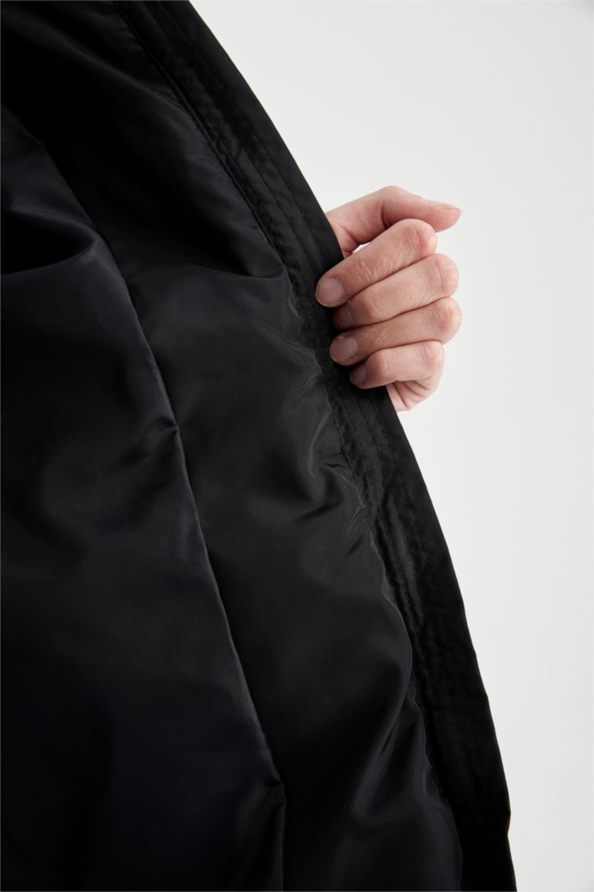 Kadın Siyah Su İtici Rüzgar Geçirmez DeFactoFit Kapüşonlu Crop Şişme Mont