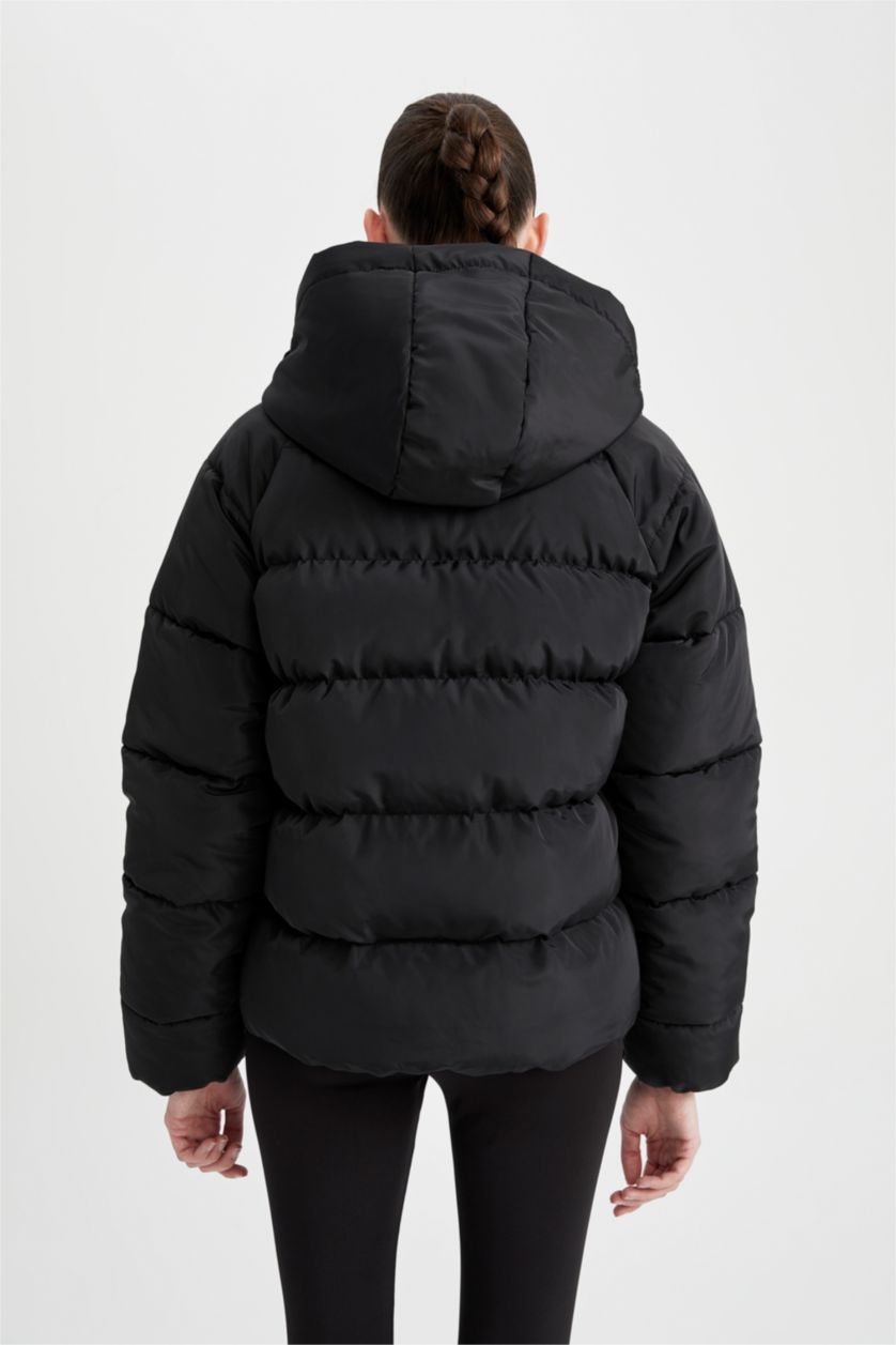 Kadın Siyah Su İtici Rüzgar Geçirmez DeFactoFit Kapüşonlu Crop Şişme Mont