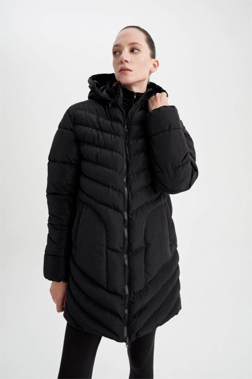 Kadın Siyah DeFactoFit Su İtici Rüzgar Geçirmez Çıkarılabilir Kapüşonlu Slim Fit Mont